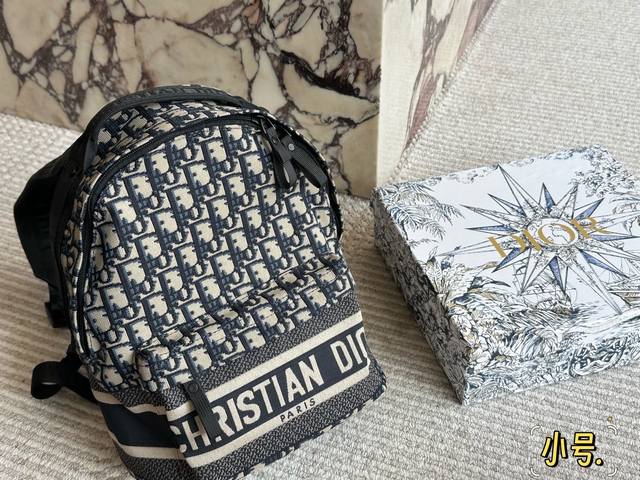 With boxMay Day holiday travelSize: 32*24Cm D's monogram backpackA super comfort