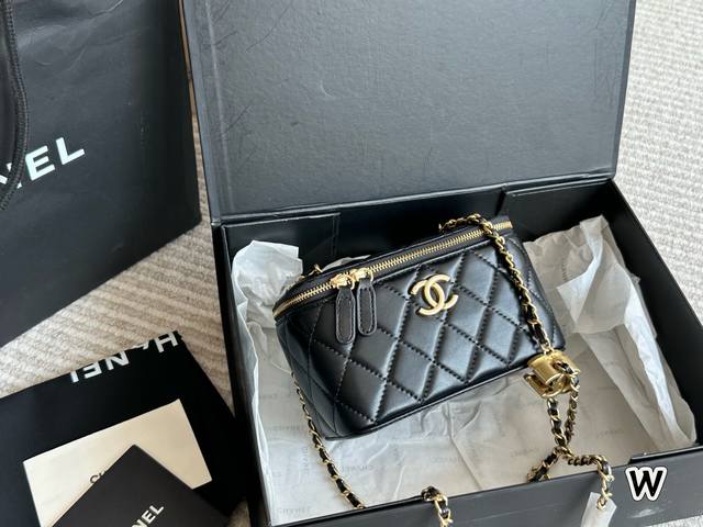 with box and mirror Golden Ball bag! Good luck! Size: 18cm Chanel Golden Ball S