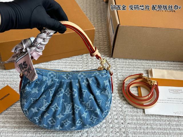 With boxSize: 22 15Cm Denim is out again this year L denim underarm bag! I can't