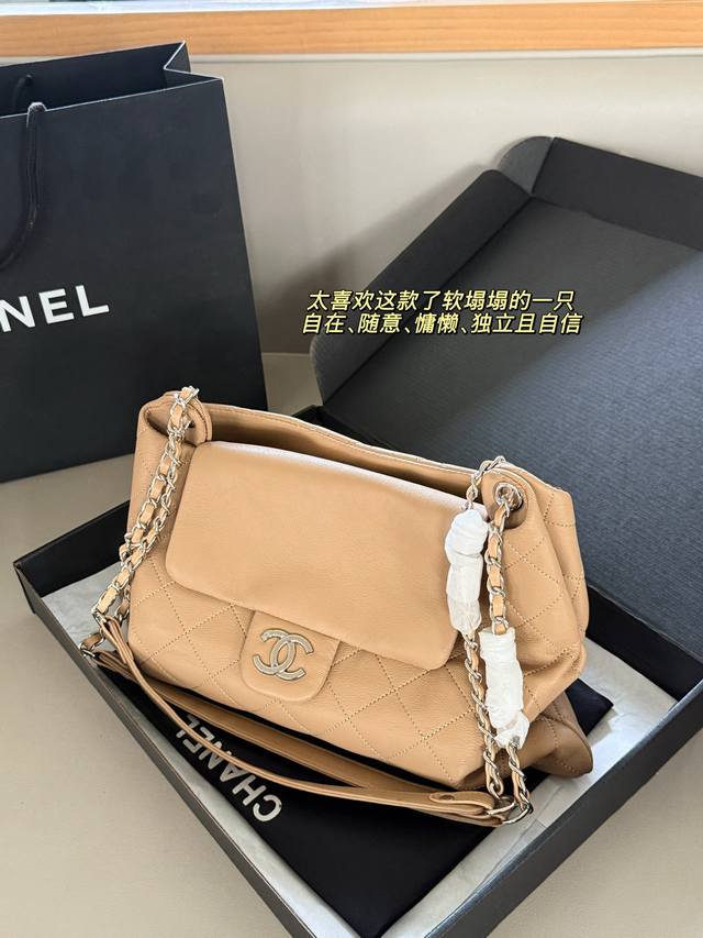 With boxSize: 27*25Cm I finally got the vintage Chanel hobo bag that I've been