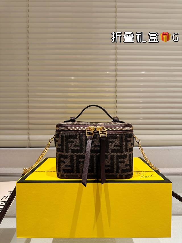 With gift boxSize:16.11 Fendi Fendi box bagThe bag is full and simple in designW