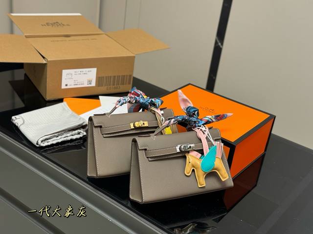 Palm print with folding box airplane box Size: 22.13cm Herm