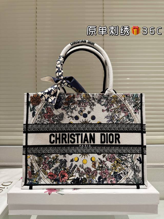 Original embroidered Dior jacquard tote bag with lining Dior Book Tote is my fav