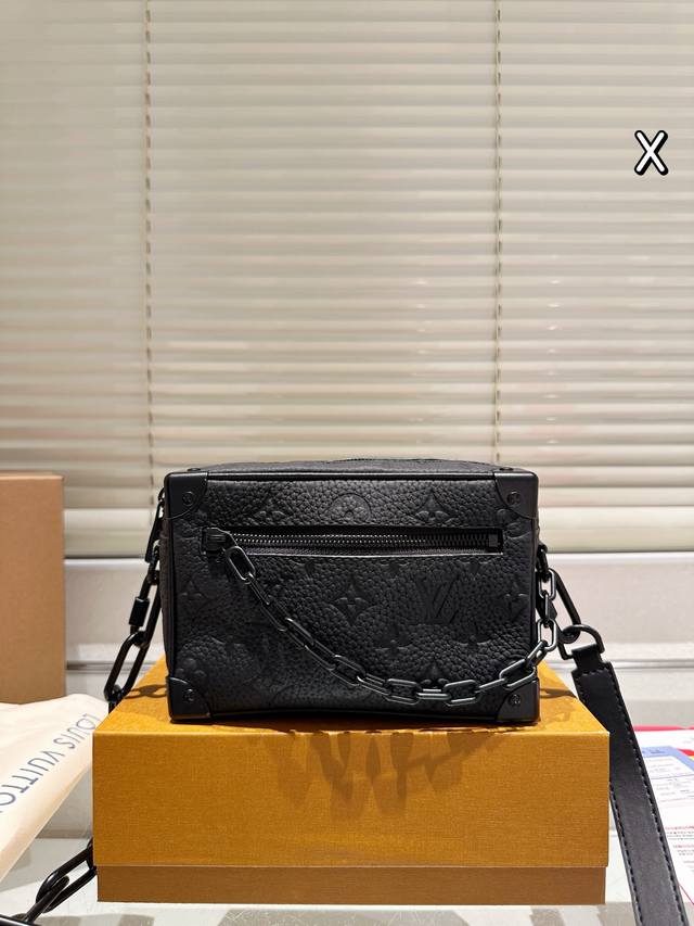 Lv's latest Steamer, small box Iv's new Steamer small box Pure cowhide is very t