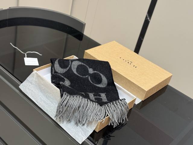 Cashmere scarf with box Coach's very cost-effective wool scarf The burgundy logo