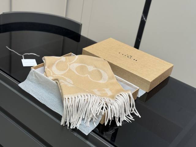 Cashmere scarf with box Coach's very cost-effective wool scarf The burgundy logo