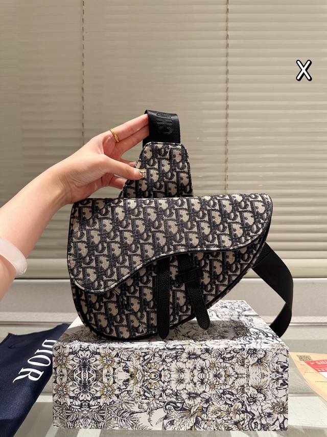 Dior chest bag unisex with gift box size 26.18 DDD