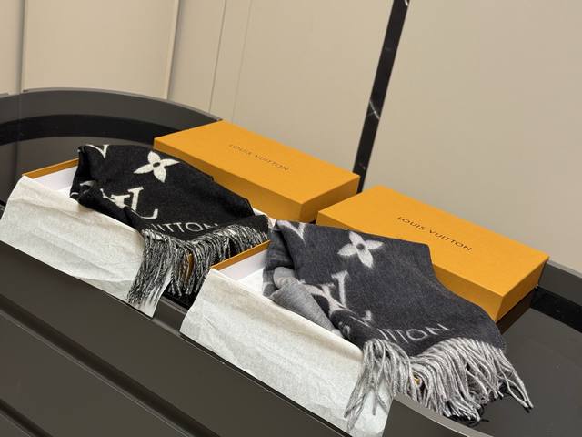 Original cashmere cooling scarf with box Size: 180*45Cm Lv 100% cashmere scarf