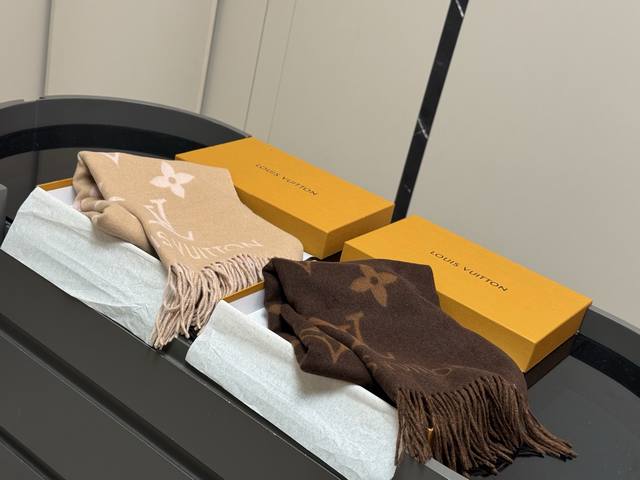 Original cashmere cooling scarf with box Size: 180*45Cm Lv 100% cashmere scarf