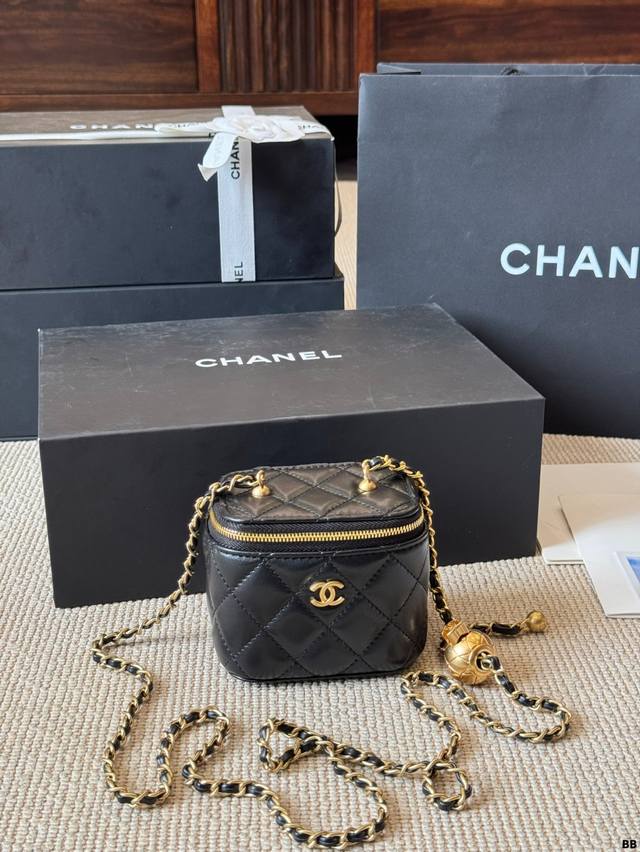 Lambskin Chanel | 22S Golden Ball Box Cosmetic Bag The lambskin feels delicate