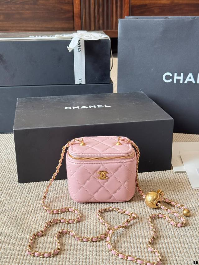 Lambskin Chanel | 22S Golden Ball Box Cosmetic Bag The lambskin feels delicate