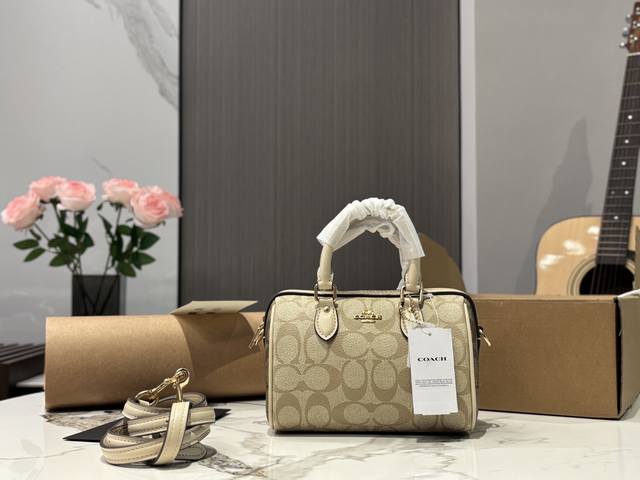 Full set packagingSize: 18*12Cm Coach Mini Pillow Bag New Super cute mini Boston