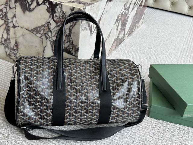 With box Goya travel bag I bought this travel bag and it works great. It's very