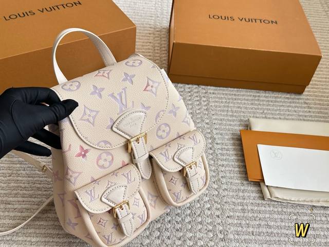 with box replica size 22 18cm L's new black and gold backpack is very convenien