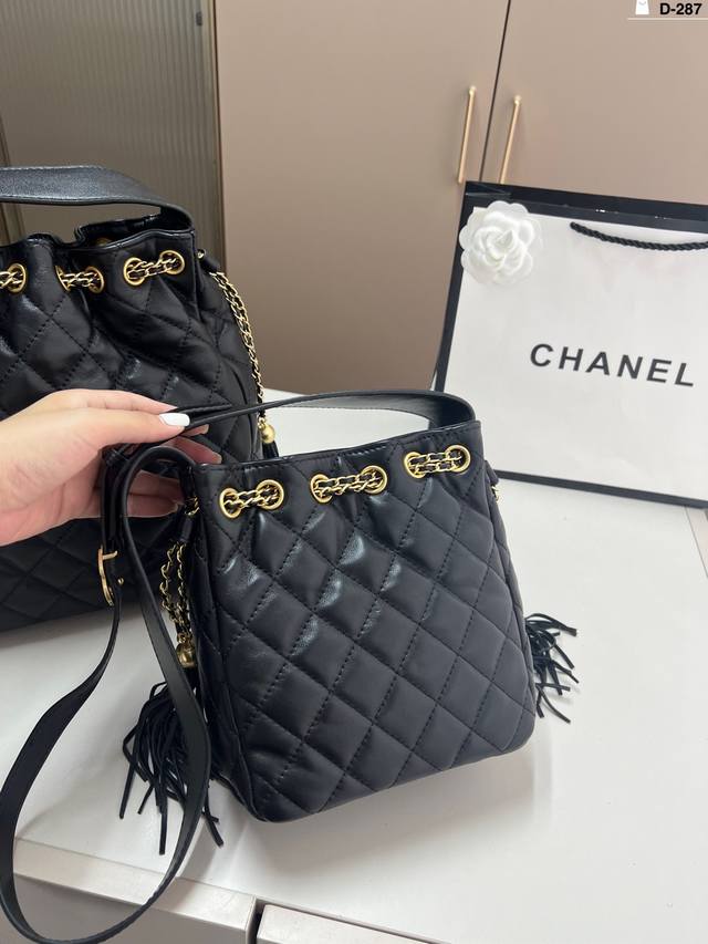 Lambskin Chanel 25A tassel bucket bag is really nice It suits my taste! Drawstr