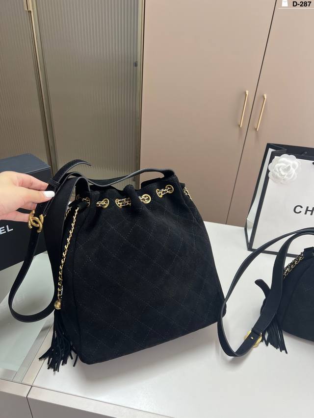 Large nubuck leather Chanel 25A tassel bucket bag is really nice I like it! Dra