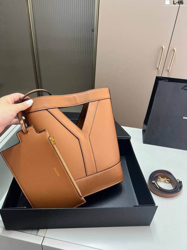Ysl Saint Laurent Bucket Hobo Saint Laurent will launch new products this month