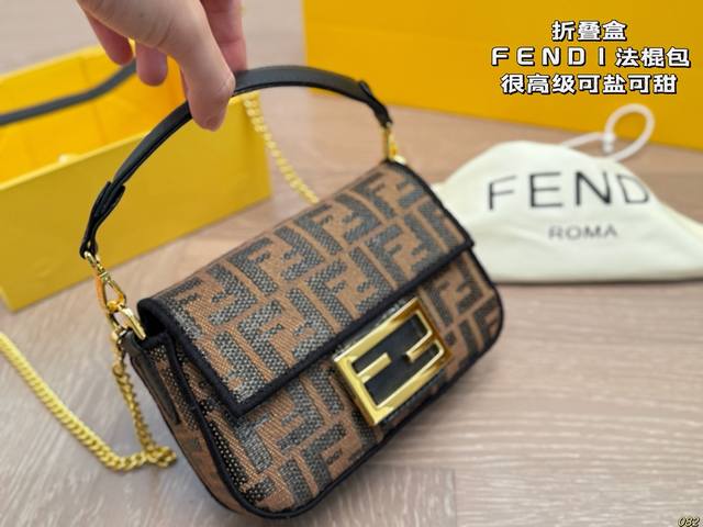 Folding boxFendi Baguette bagYou can feel its charm only when you hold it in you