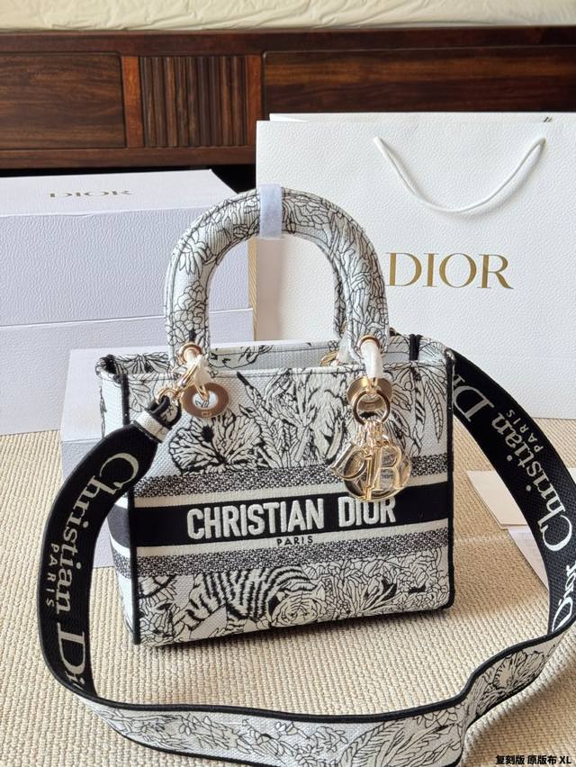 Replica original cloth Dior