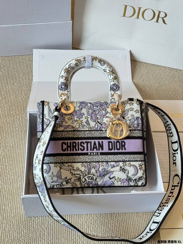 Replica original cloth Dior | Lady D-Lite embroidered bag Embroidered Princess D