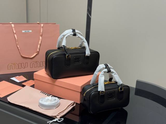 Upgraded version with box Size: 28*13Cm 23*11Cm Miumiu bowling briefcase The bag