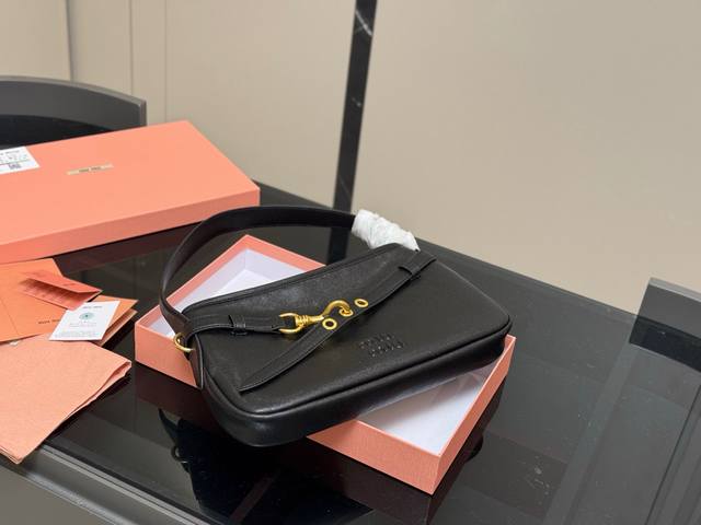 With boxSize:25*18Cm Miumiu2025 Spring and Summer series bags, bags are still at
