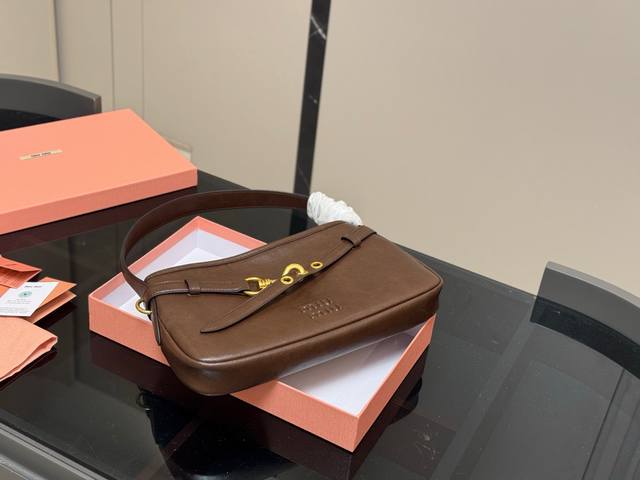 With boxSize:25*18Cm Miumiu2025 Spring and Summer series bags, bags are still at