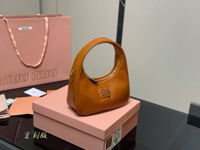 With boxSize: 22*11Cm Miumiu25 Autumn and Winter Show Style Distressed Wander Cu