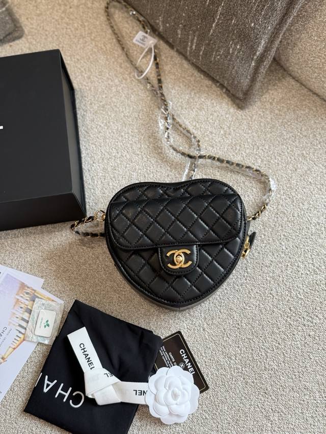 Chanel 2. The same heart bag from the Chiara Yubo runway. A popular black and go