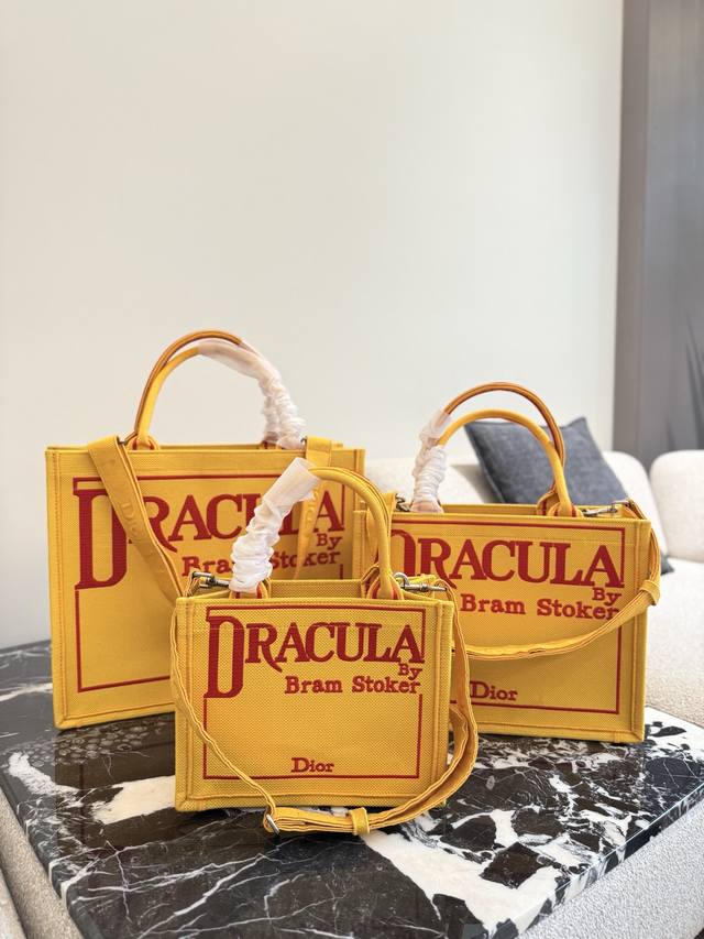 Dior's new yellow tote features Jonathan Anderson's book list. Jonathan Anderson