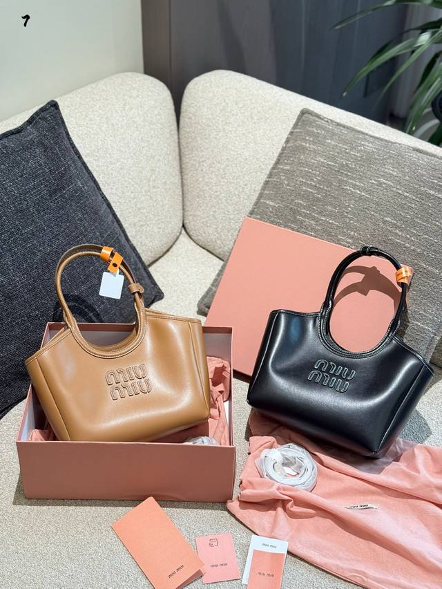 Miumiu shopping bagMiu Miu's designers really understand girlsThe aesthetics are