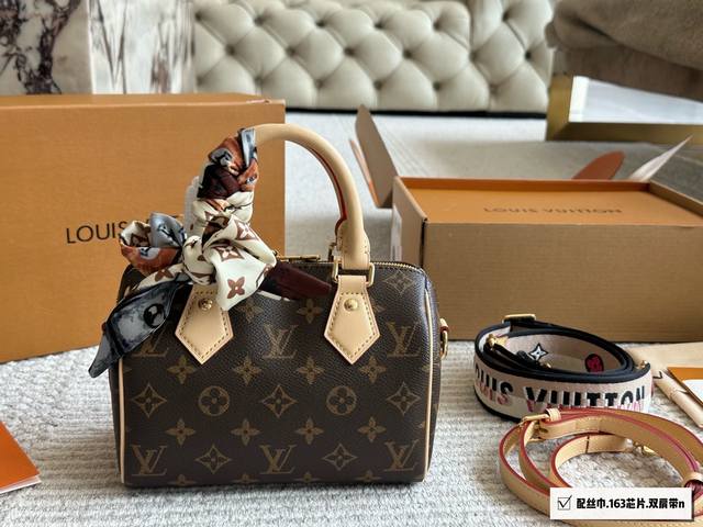 Double-Strap Lv Speedy20 Pillow Bag The new Speedy20 is a treasure trove of size