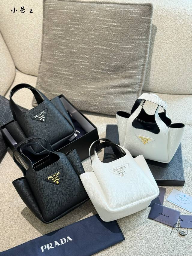 Prada shopping basket Size: 18*15cm Prada shopping basket Counter tote bag Leath