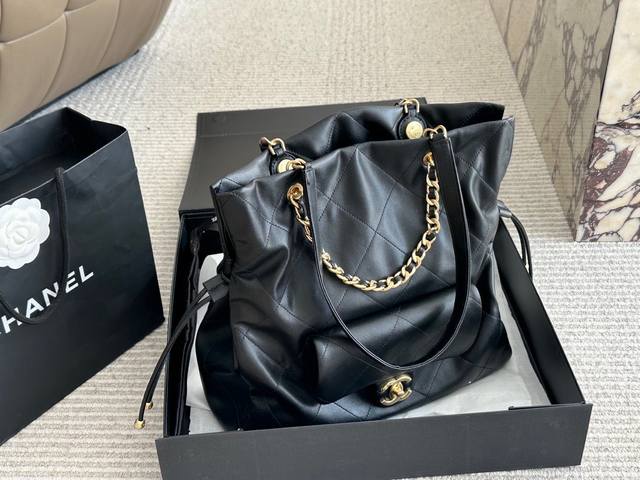 Chanel new models are here! A popular style with a subtle yet refined aesthetic