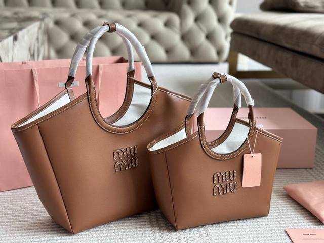 Top-grade original cowhide Miumiu limited edition tote bag is simple and beautif