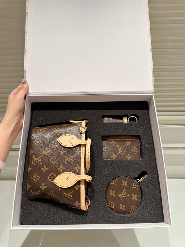Set Lv Neverfull Bb Lv Louis Vuitton runway Atlantis shopping basket. From an i