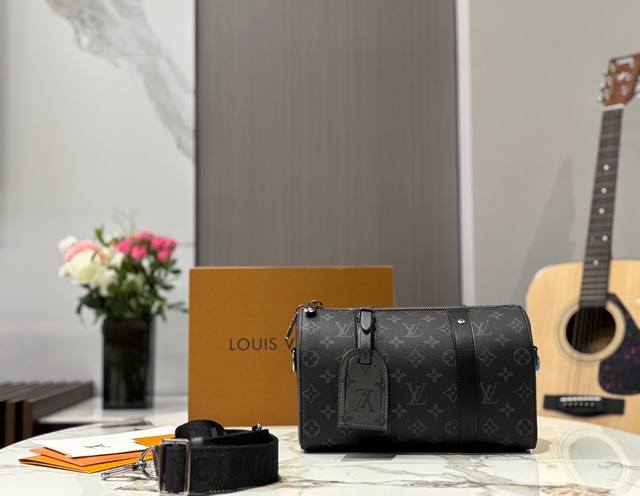 New Lv Keepall 25 black and gray monogram Lv's new men's bag flagship is coming