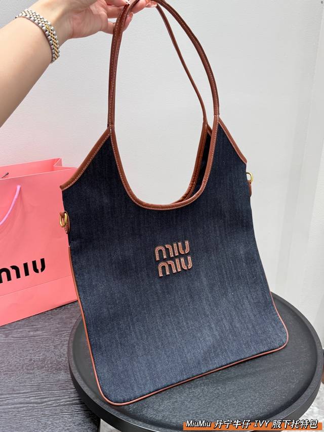 Size 35.30 Miumiu Denim Ivy Underarm Tote Bag This large shoulder bag has become