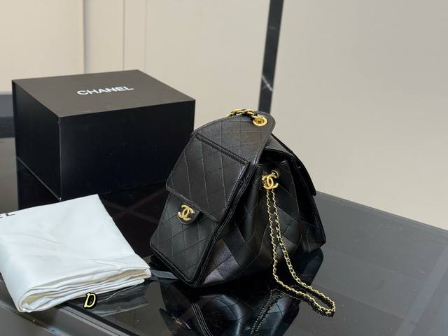 comes with a folding box airplane box Chanel 25 Bag, the small size is absolute