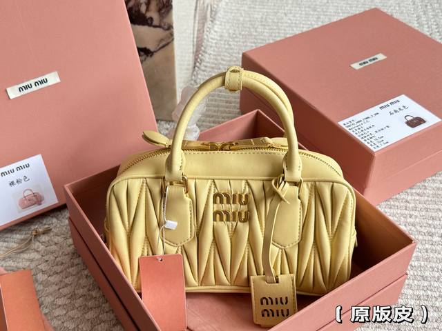 Original leather complete set packaging Size: 23*12cm Miumiu bowling briefcase