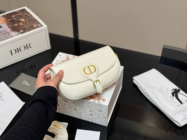 comes with a folding box and airplane box Size: 21.12cm Dior is as simple and a