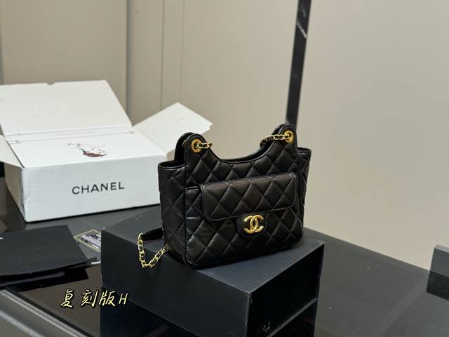 comes with a folding box airplane box Size: 23Cm Chanel 23C Hippie Hobo New 23C