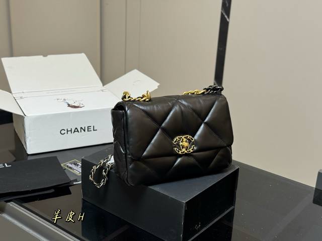 comes with a folding box airplane box Size: 25cm Chanel 19Bag Best value for mo