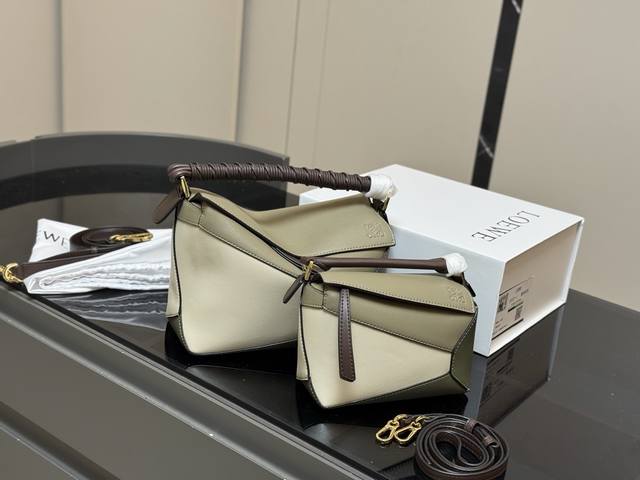 Comes with a folding box Size: 18*10cm Mini 24*15cm Large Loewe Geometric Puzzl