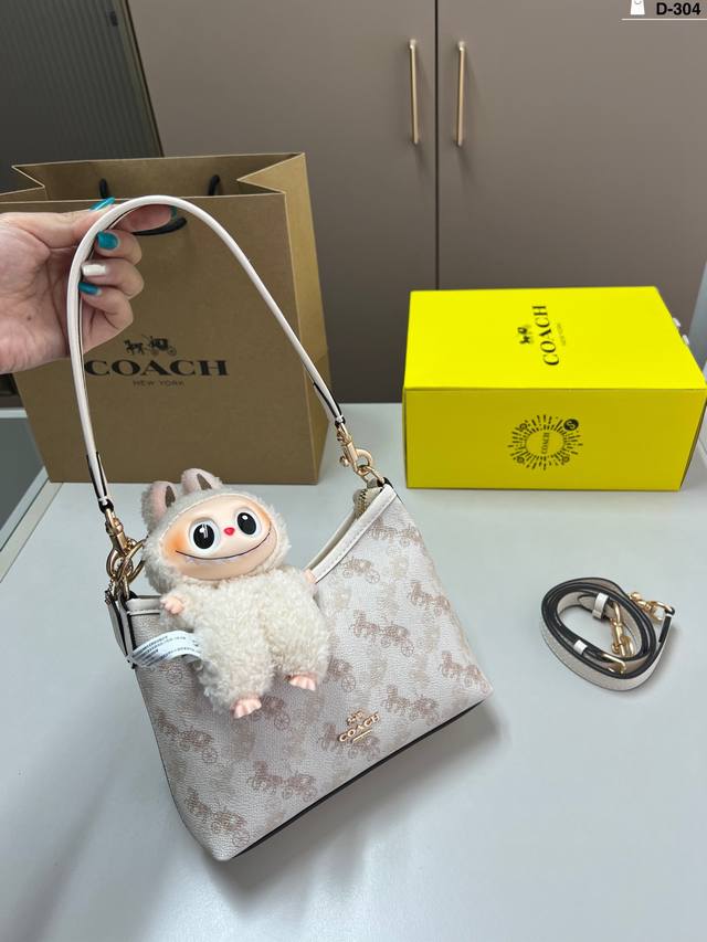 Pendant color randomCoach Hobo bagFull of design senseSuper high-end fashion ite