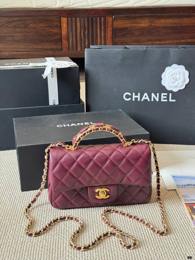 Chanel | Double-handled This pink is so delicate! The vintage-inspired hardware,
