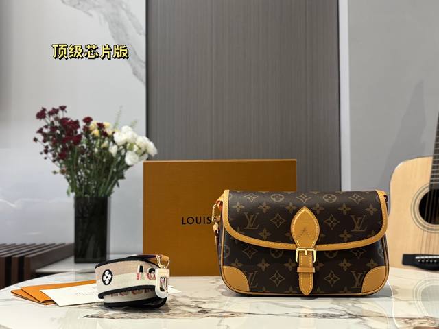 The top-of-the-line chip version of the Lv baguette bag looks so good with it. D