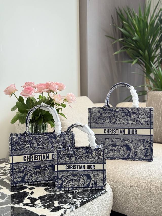With box and scarf Dior original Dior tote The tote bag is the most recognizable