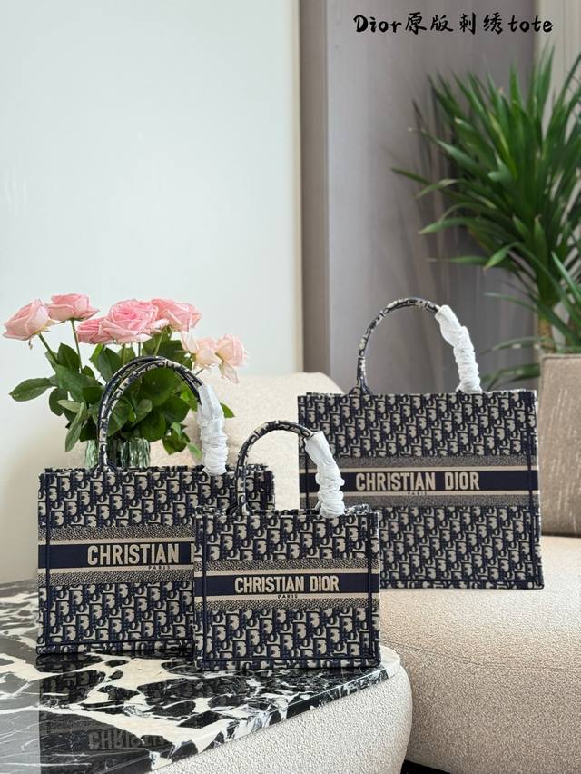 With box and scarf Original Dior Tote The tote bag is the most recognizable Dior