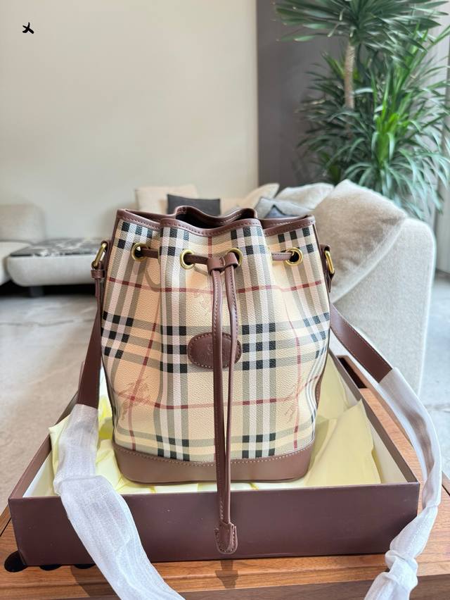 Burberry check bucket bag 20